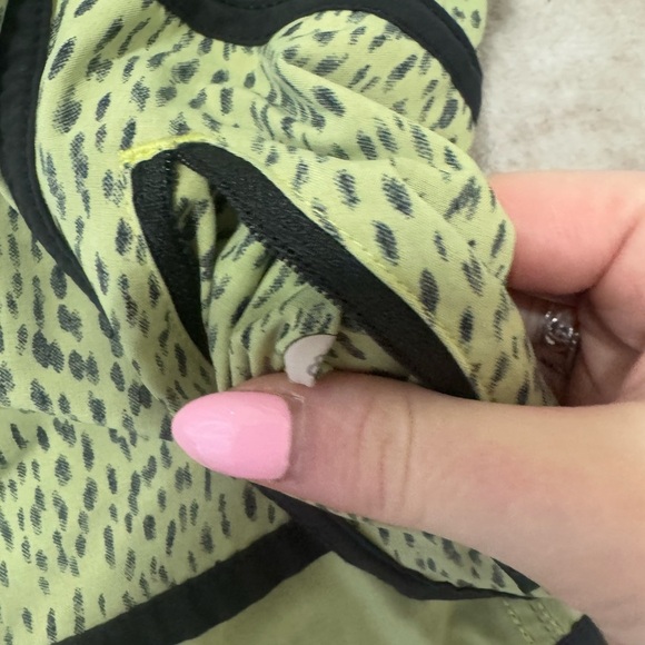 Lululemon Tracker Short III *4-way Stretch size 8 - Picture 3 of 5